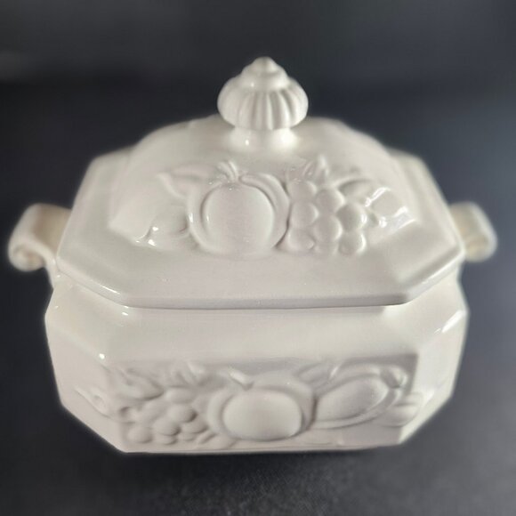 Vintage Himark Kitchen Gourmet White Embossed Fruit Motif Gravy Soup Tureen - Picture 3 of 11
